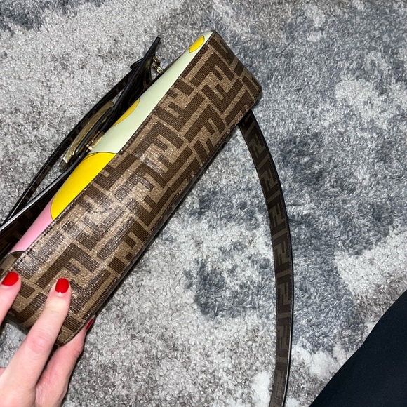 Fendi Girls FF Baguette with Strap - Picture 4 of 11